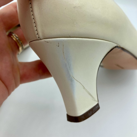 Vintage Salvatore Ferragamo Leather Pumps - Picture 11 of 11